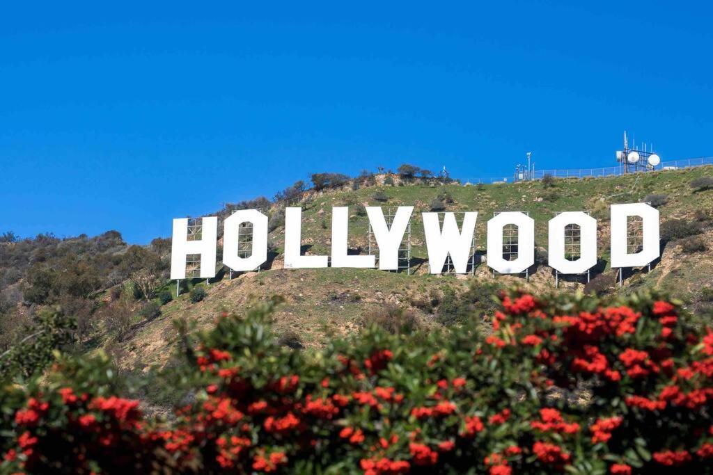 לוס אנג'לס Elegant Hollywood Retreat - Spacious 2Br 2Ba Condo With Resort-Style Amenities מראה חיצוני תמונה