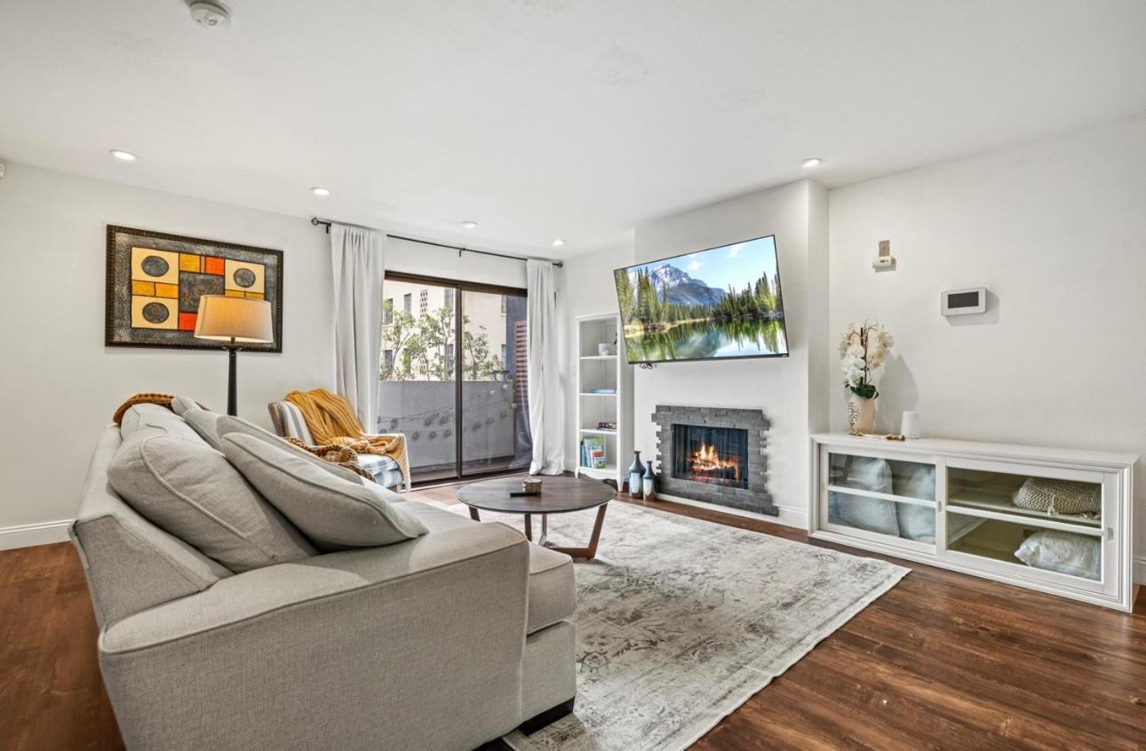 לוס אנג'לס Elegant Hollywood Retreat - Spacious 2Br 2Ba Condo With Resort-Style Amenities מראה חיצוני תמונה