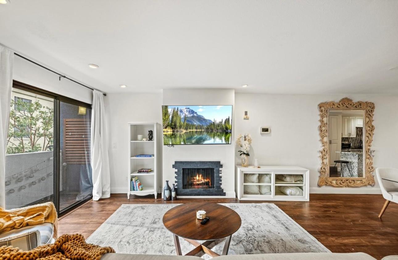 לוס אנג'לס Elegant Hollywood Retreat - Spacious 2Br 2Ba Condo With Resort-Style Amenities מראה חיצוני תמונה